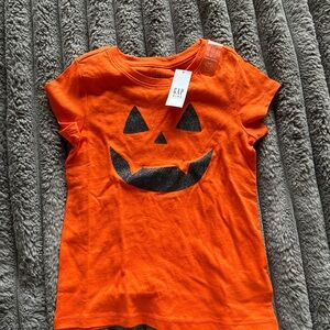 Gap pumpkin T-shirt, size small (6/7)